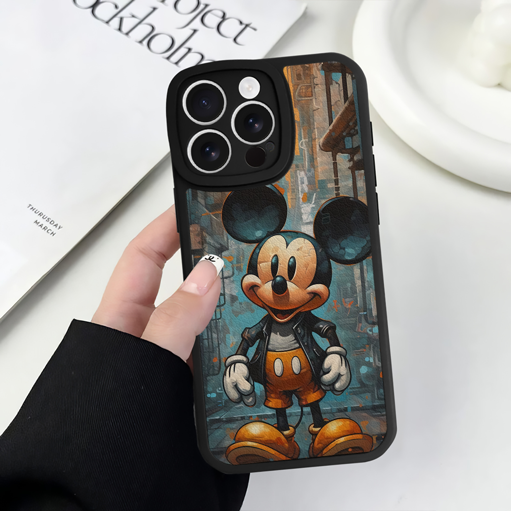 （画像用） ミッキーマウス Mickey Mouse 【iPhone 16シリーズ対応】シリコンスマホケース（レザー調） 材質：シリコン